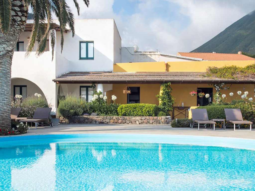4 Hotel sbarca alle Isole Eolie: ecco il vincitore della puntata 2 Hotel Ravesi Isole Eolie